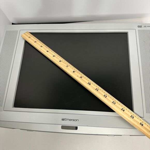 15’’ Emerson LCD TV/DVD Combo complete w/ working Remote - Picture 5 of 16